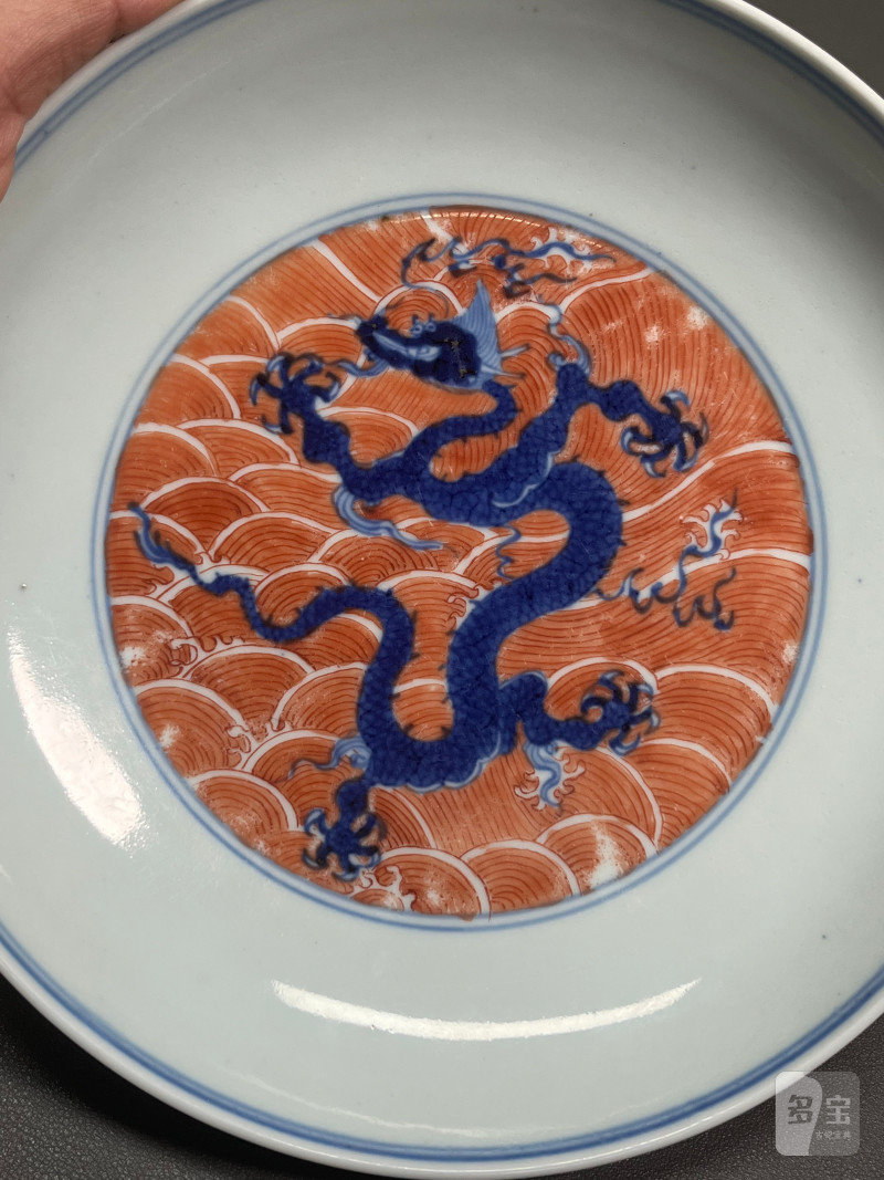 清康熙  青花矾红海水九龙纹盘 - 图12